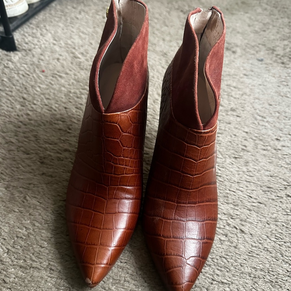 Louise et Cie Lo-Sana Booties - Size 8
